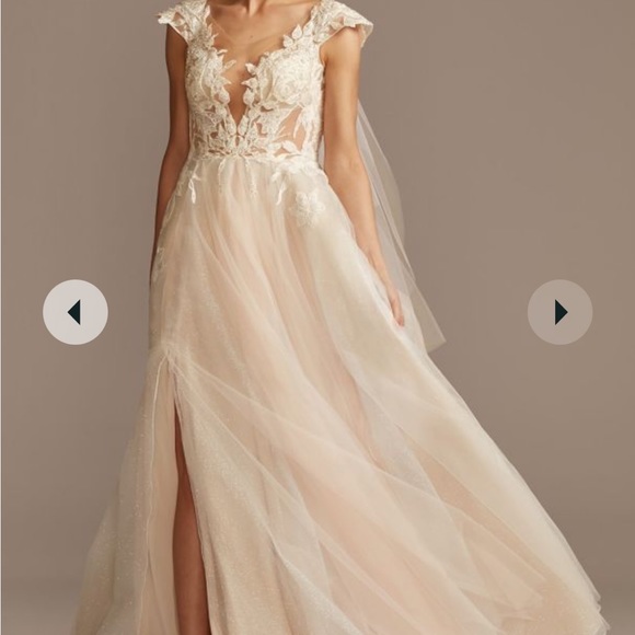 GALINA SIGNATURE
illusion plunge lace appliqued wedding dress IVORY/CASHMERE - Picture 2 of 10